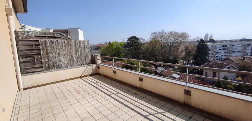 Réf : icsMVL1213-002, 3 pièce(s), VILLEURBANNE