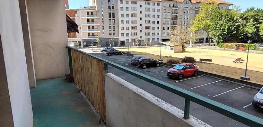 Réf : GES38360319-374, 3 pièce(s), VILLEURBANNE