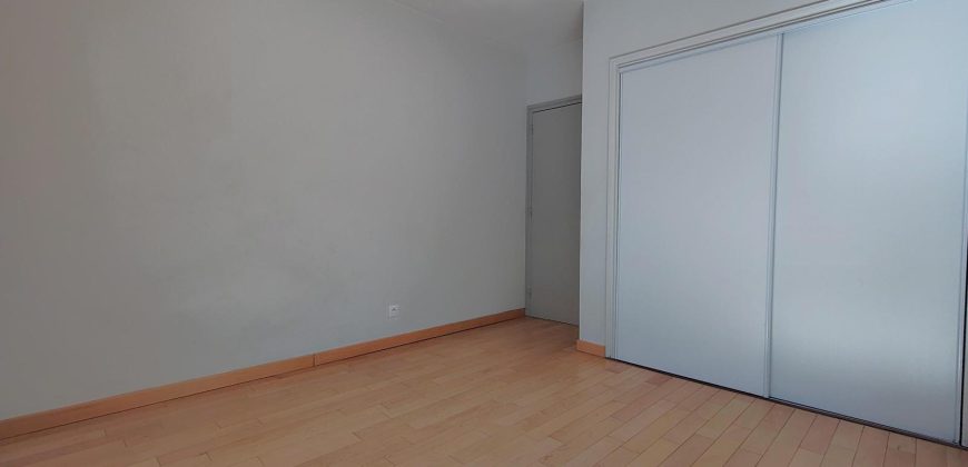 Réf : GES38360319-374, 3 pièce(s), VILLEURBANNE